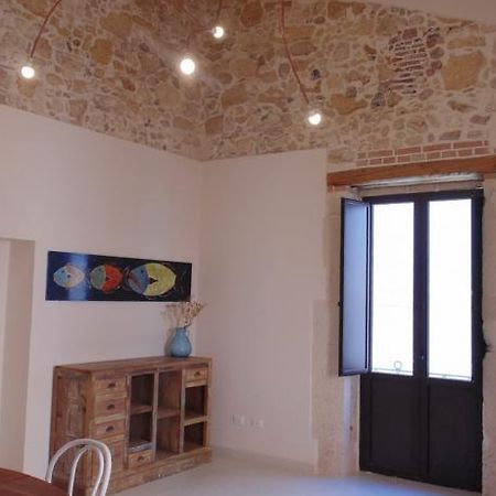 Allegrakori Syracuse Room photo
