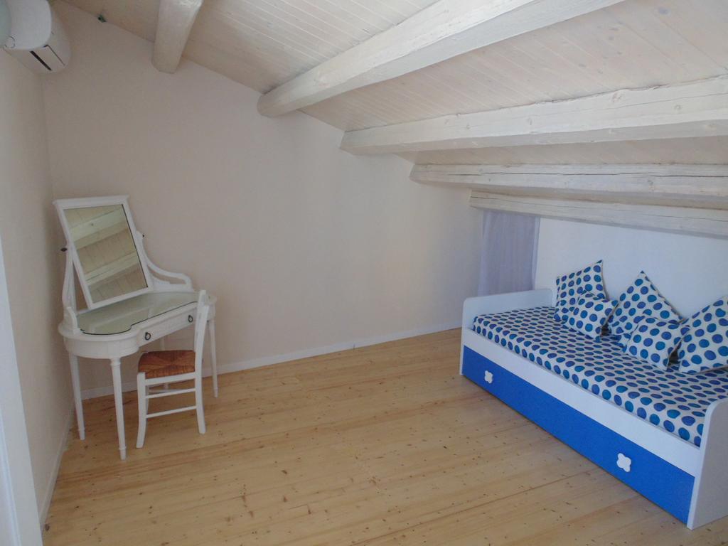 Allegrakori Syracuse Room photo